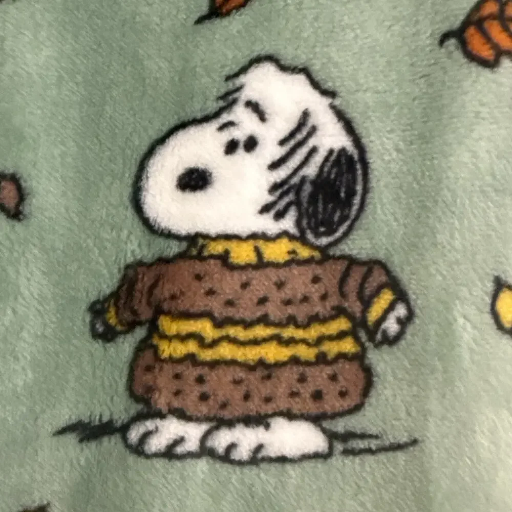 Peanuts Snoopy in Sweater 70x60” Fall Autumn Leaves Leaf Pumpkin Blanket Green